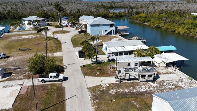 3900 Royal Palm DR, St James City, FL 33956