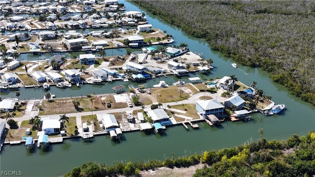 3900 Royal Palm DR, St James City, FL 33956