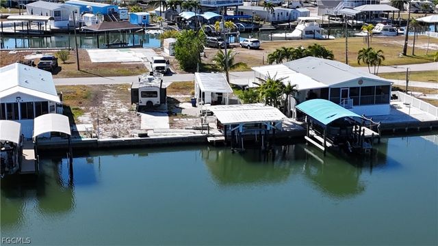 3900 Royal Palm DR, St James City, FL 33956