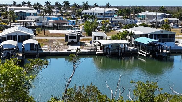 3900 Royal Palm DR, St James City, FL 33956