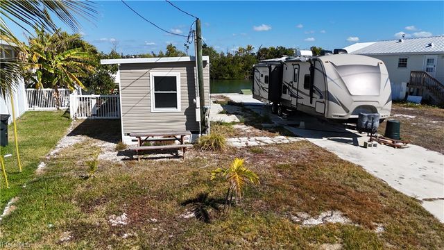 3900 Royal Palm DR, St James City, FL 33956