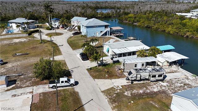 3900 Royal Palm DR, St James City, FL 33956