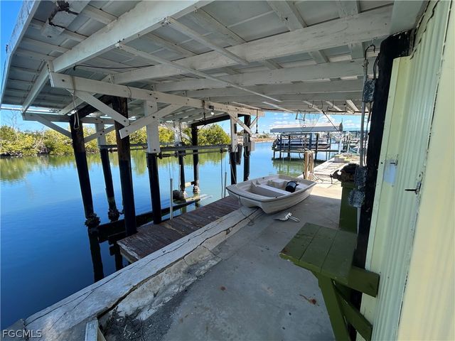 3900 Royal Palm DR, St James City, FL 33956