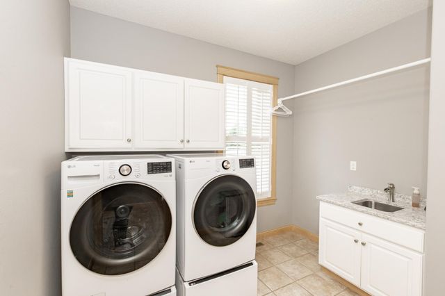 461 20th Avenue E, West Fargo, ND 58078