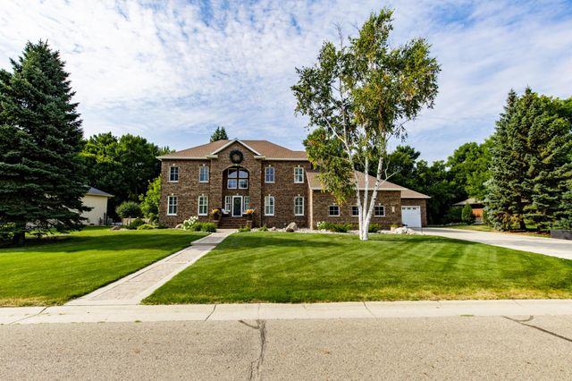 461 20th Avenue E, West Fargo, ND 58078