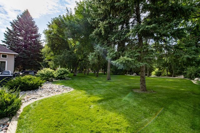 461 20th Avenue E, West Fargo, ND 58078