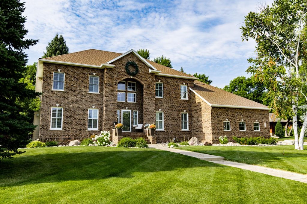 461 20th Avenue E, West Fargo, ND 58078