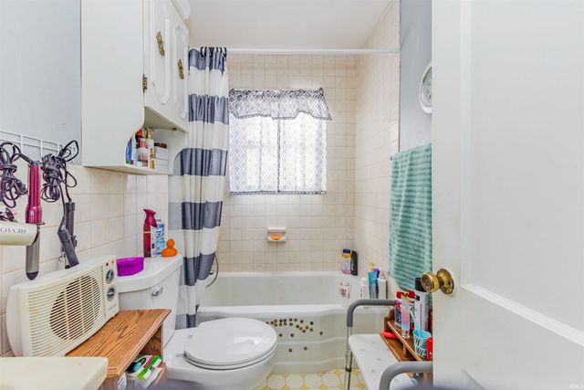 2112 S Beacon Street, Muncie, IN 47302