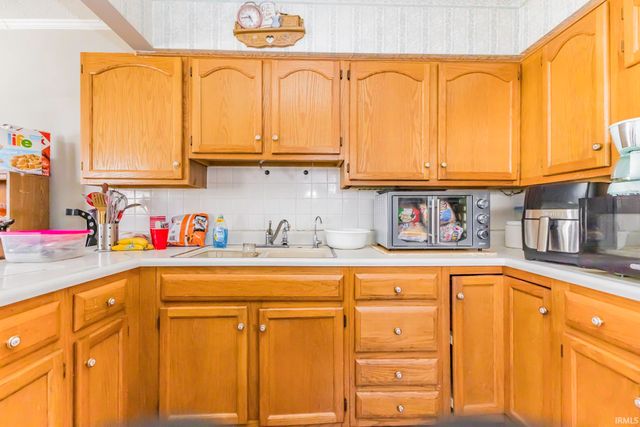 2112 S Beacon Street, Muncie, IN 47302