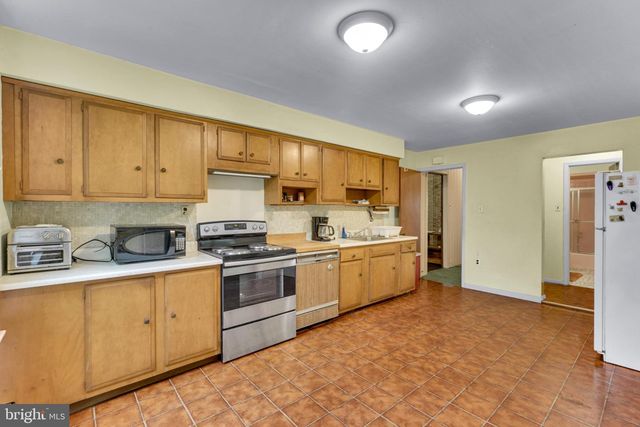 38 CLUBHOUSE RD, Browns Mills, NJ 08015