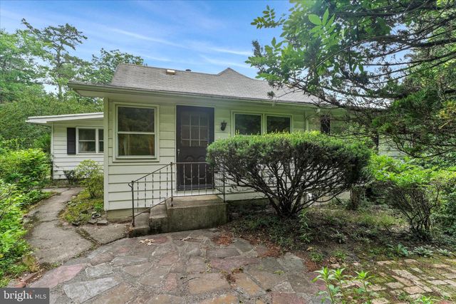 38 CLUBHOUSE RD, Browns Mills, NJ 08015