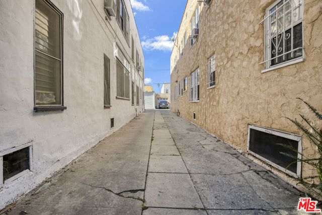 321 N Sierra Bonita Avenue, Los Angeles, CA 90036