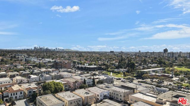 321 N Sierra Bonita Avenue, Los Angeles, CA 90036