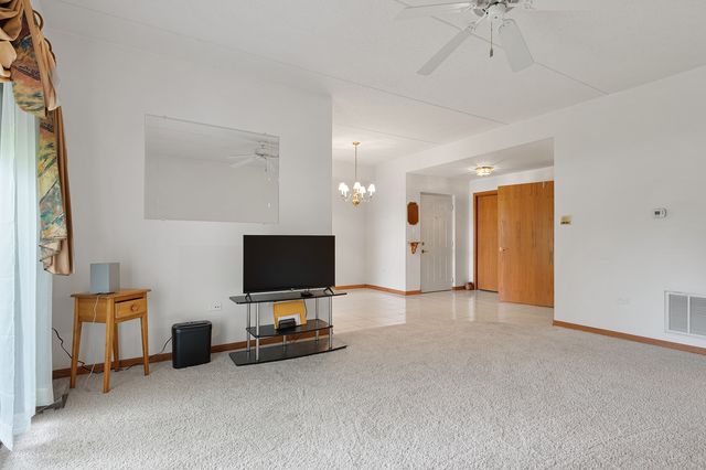 18431 PINE CONE Drive 1, Tinley Park, IL 60477