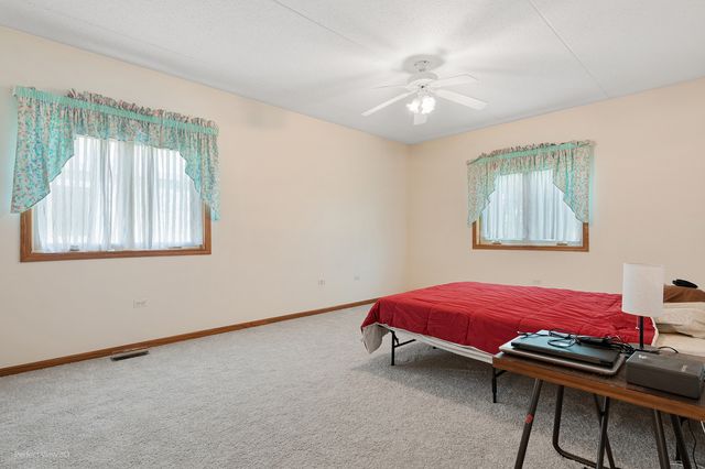 18431 PINE CONE Drive 1, Tinley Park, IL 60477