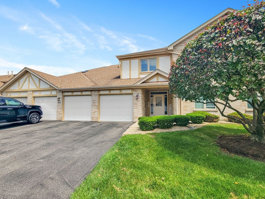 18431 PINE CONE Drive 1, Tinley Park, IL 60477