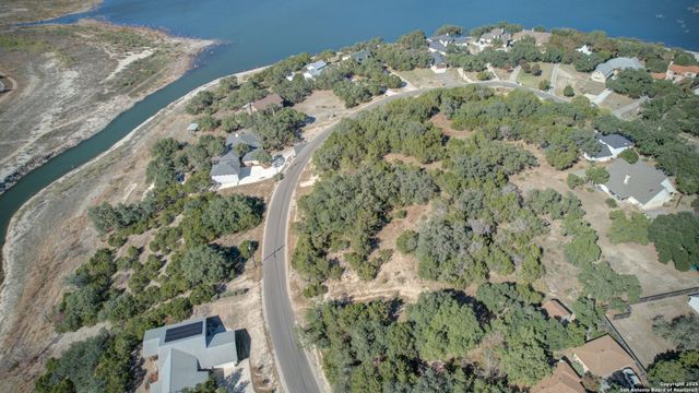 915 FIVE OAKS CIR, Canyon Lake, TX 78133