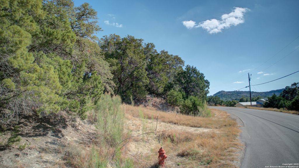 915 FIVE OAKS CIR, Canyon Lake, TX 78133