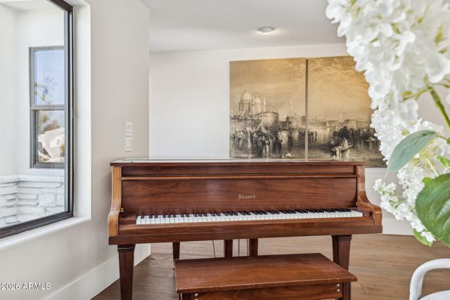 5621 E VOLTAIRE Avenue, Scottsdale, AZ 85254