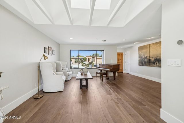 5621 E VOLTAIRE Avenue, Scottsdale, AZ 85254