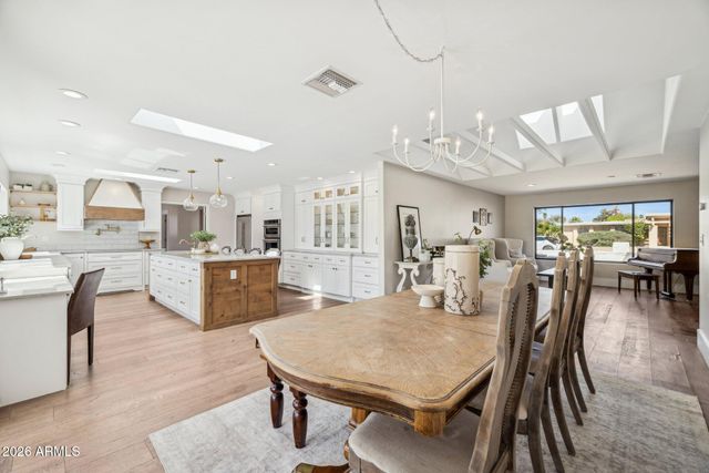 5621 E VOLTAIRE Avenue, Scottsdale, AZ 85254