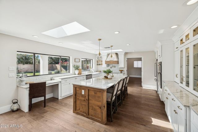 5621 E VOLTAIRE Avenue, Scottsdale, AZ 85254