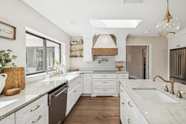 5621 E VOLTAIRE Avenue, Scottsdale, AZ 85254