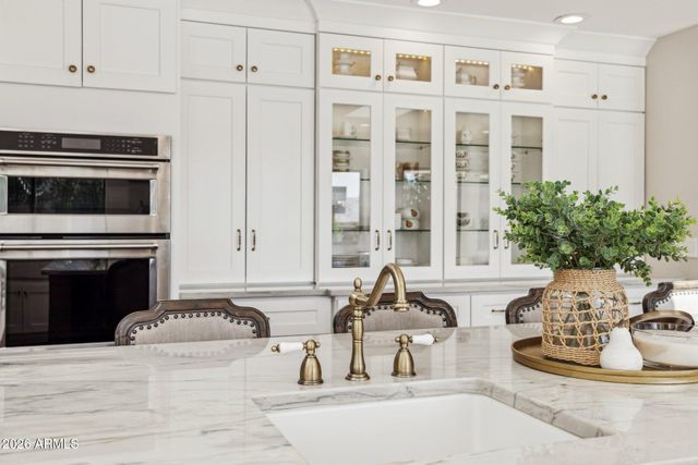 5621 E VOLTAIRE Avenue, Scottsdale, AZ 85254