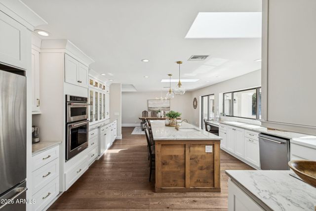 5621 E VOLTAIRE Avenue, Scottsdale, AZ 85254