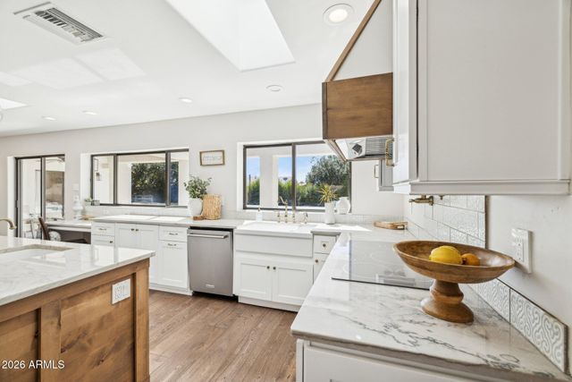 5621 E VOLTAIRE Avenue, Scottsdale, AZ 85254