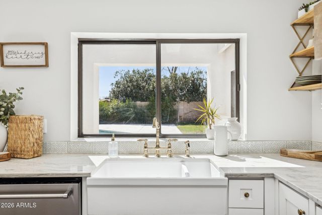 5621 E VOLTAIRE Avenue, Scottsdale, AZ 85254