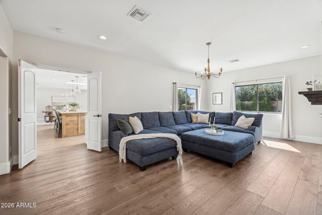 5621 E VOLTAIRE Avenue, Scottsdale, AZ 85254