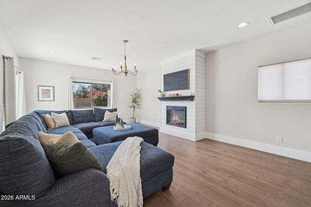 5621 E VOLTAIRE Avenue, Scottsdale, AZ 85254