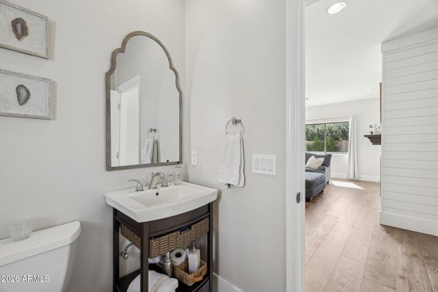 5621 E VOLTAIRE Avenue, Scottsdale, AZ 85254