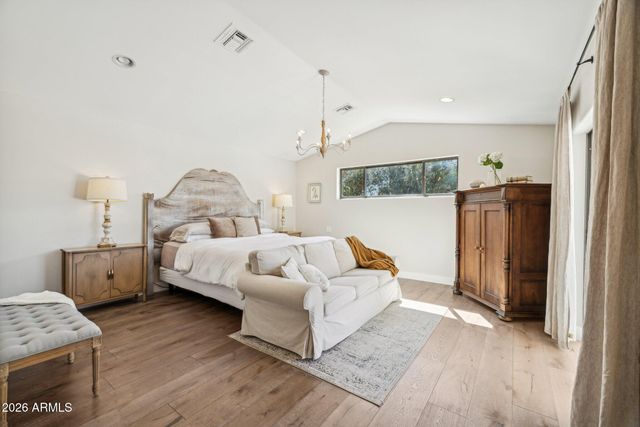 5621 E VOLTAIRE Avenue, Scottsdale, AZ 85254