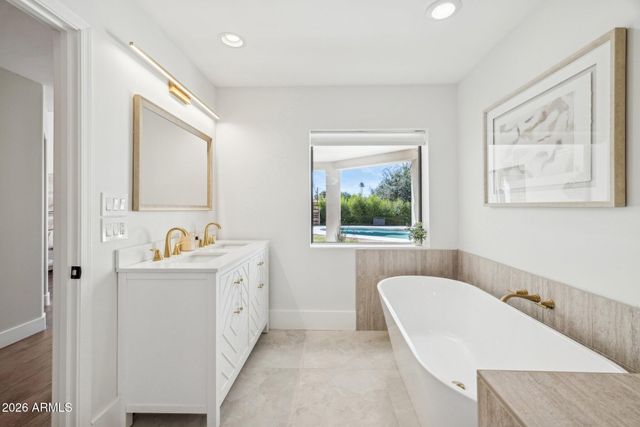 5621 E VOLTAIRE Avenue, Scottsdale, AZ 85254