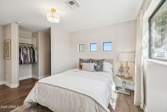 5621 E VOLTAIRE Avenue, Scottsdale, AZ 85254