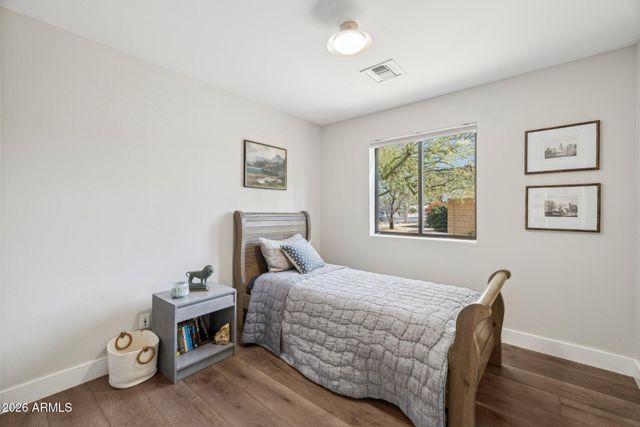 5621 E VOLTAIRE Avenue, Scottsdale, AZ 85254