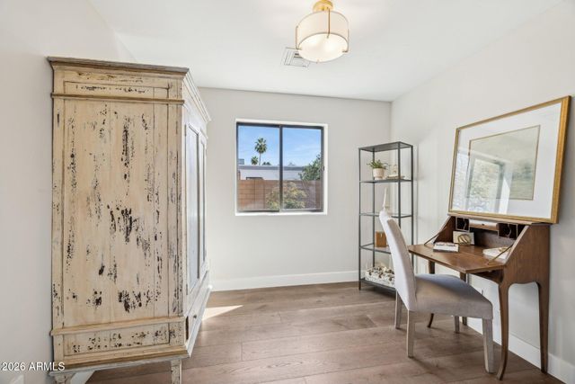 5621 E VOLTAIRE Avenue, Scottsdale, AZ 85254