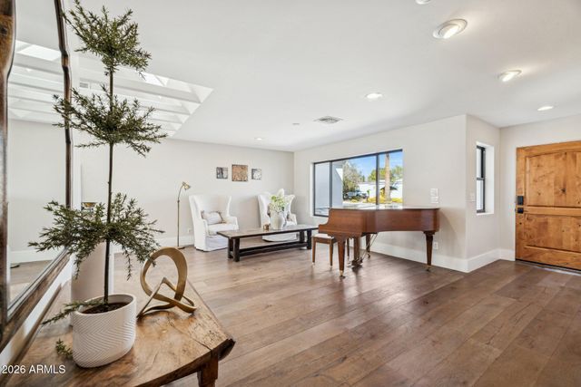 5621 E VOLTAIRE Avenue, Scottsdale, AZ 85254