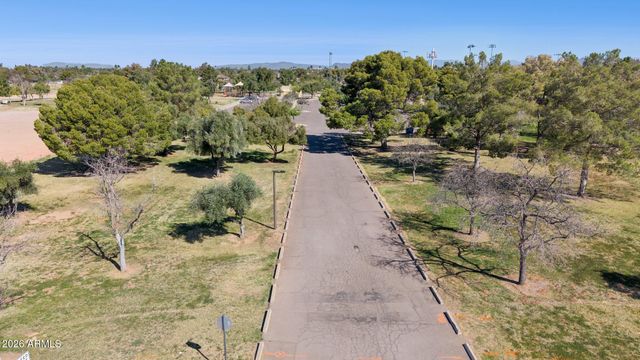5621 E VOLTAIRE Avenue, Scottsdale, AZ 85254