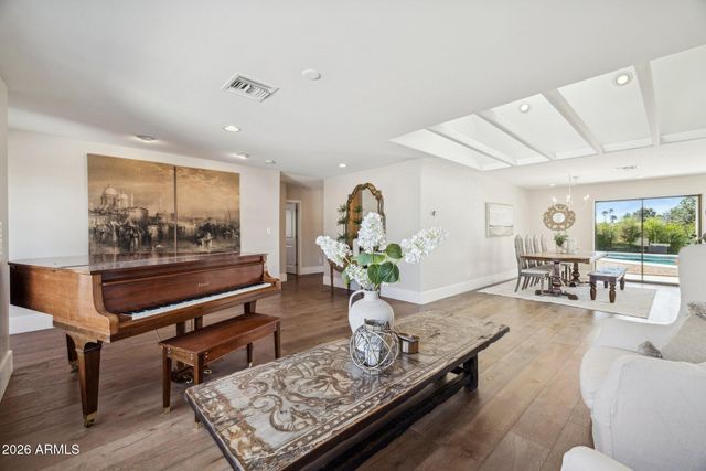 5621 E VOLTAIRE Avenue, Scottsdale, AZ 85254