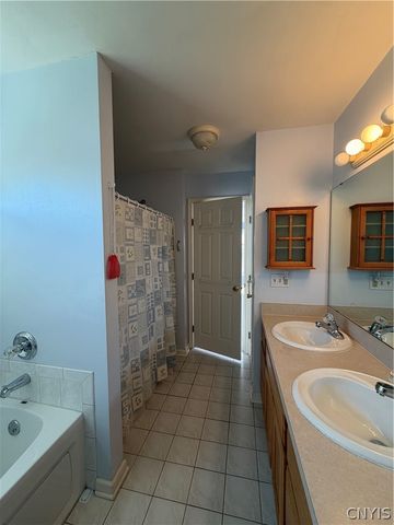 6209 Julia Trail, Cicero, NY 13039