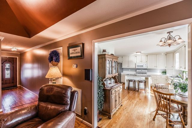 415 Woodlands Dr, Gallatin, TN 37066