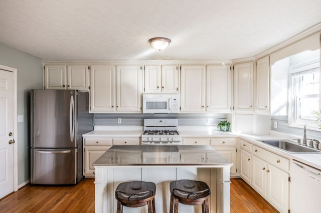 415 Woodlands Dr, Gallatin, TN 37066