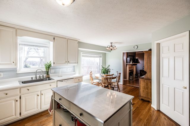 415 Woodlands Dr, Gallatin, TN 37066