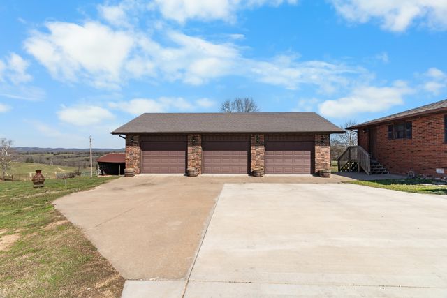 686 Grady Road, Forsyth, MO 65653
