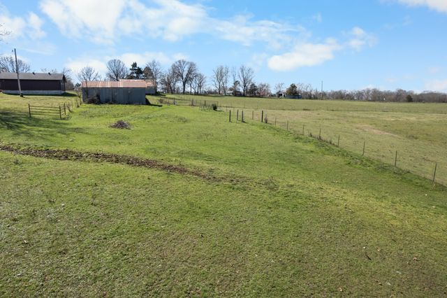 686 Grady Road, Forsyth, MO 65653