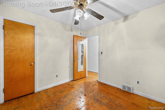 516 E Woodward Heights Boulevard, Hazel Park, MI 48030