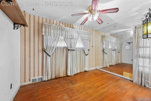 516 E Woodward Heights Boulevard, Hazel Park, MI 48030